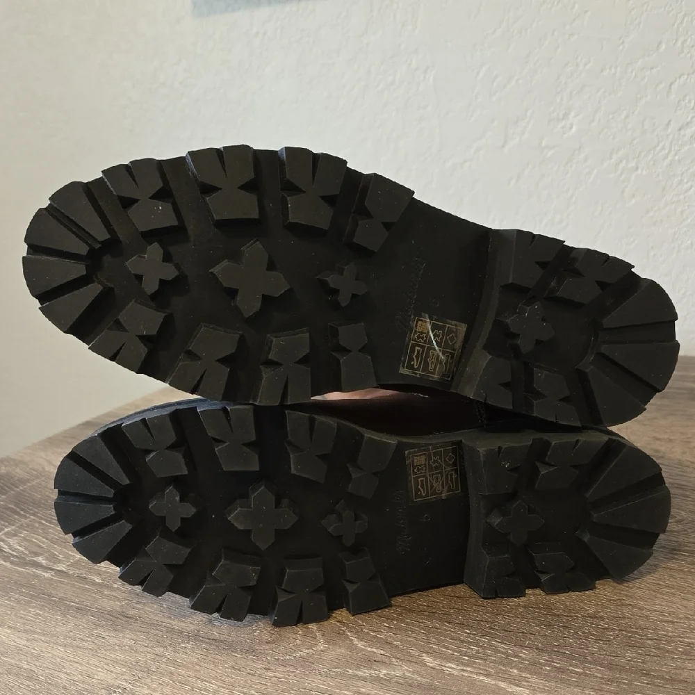 Madewell Brown Leather Heeled Boots with Black Panel - Picture 10 of 11